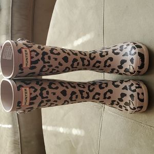 COPY - Gently worn Hunter leopard print kids rain boots sz 1